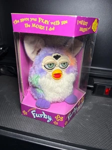 1999 Tiger Furby 70-800 RAINBOW Pastel Tie Dye RARE Green Eyes Sealed box! - Bild 1 von 5