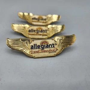 3 pasadores de solapa de ala de viaje Allegiant vintage  - Imagen 1 de 8
