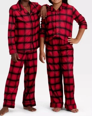 Juego de 2 piezas de pijama de franela roja y negra para niños Cat And Jack Foto 1 de 4