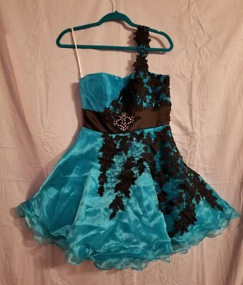 Vestido de graduación Camille la vie, hermoso, talla 6 turquesa/negro correa para el hombro Foto 1 de 4