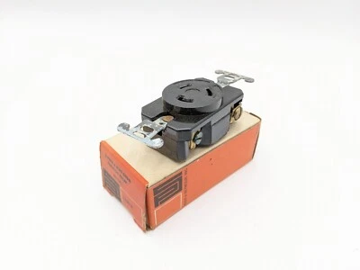 Pass & Seymour L520-R Turnlok Receptacle 20 Amp 125 Volt 2 Pole 3 Wire - Image 1 of 4