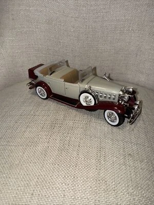 Signature Models 1:24 Diecast Replica 1932 Cadillac Phaeton Sport V16 - Image 1 of 4