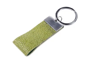 Felex Schlüsselanhänger aus Rochenleder limette 7,5x3x0,5cm Schlüsselband - Picture 1 of 3