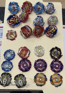 🔥 Enorme lotto Takara Tomy Beyblade scoppi, lanciatori, parti e adesivi - Foto 1 di 4