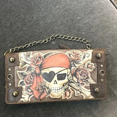 Cartera Muñequera Isabella Fiore Marrón Tatuaje Pirata Calavera Cadena Tesoro Enterrado Foto 1 de 4