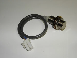 Sensor de proximidad tipo cilindro OMRON E2E-X7D2-N - Imagen 1 de 3