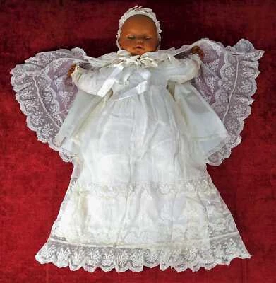 ENSEMBLE DE COSTUME BAPTEME. SOIE OU VISCOSE, ORGANZA, BRODERIES. ESPAGNE.C.1950 - Photo 1/4