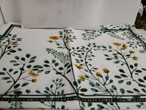 Set Of 4 New Placemats White Green And Yellow 18x12 - Picture 1 of 4