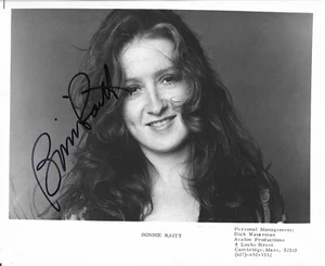 Foto promozionale 8 x 10 in bianco e nero * di Bonnie Raitt (foto) originale firmata COA - Foto 1 di 2