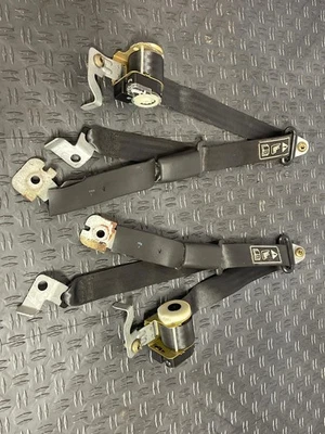 Par de cinturones de seguridad traseros diestro/derecho Ford Mustang SVT Cobra 2003-04 OEM - para cupé 272 Foto 1 de 4