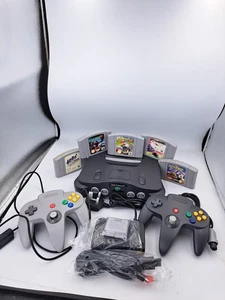 Restaurierte N64 Konsole & Shooter Spiele Konvolut Nintendo 64 2 x Controller  - Bild 1 von 14