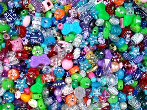 Beads Plastic Fun Mix 25g Party Kids Craft Jewelry Spacer Bracelets - Picture 1 of 2