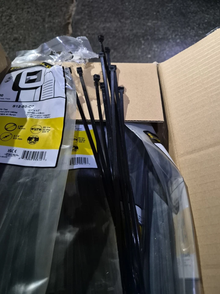 Bridas de cable Panduit Strong Contractor 50 lb negras Foto 1 de 4