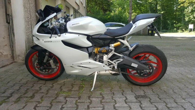 DUCATI PANIGALE 899 V2  2015 36000KM,TÜV 04/26,KEINE BEKANNTEN MÄNGEL,UNFALLFREI - Bild 1 von 4