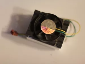Intel heatsink and fan for socket 370 / 7 CPU 3 pin - Picture 1 of 3
