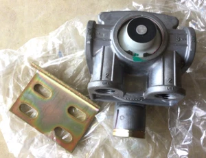 Bendix BX103294N Air Brake Relay Valve - Picture 1 of 5