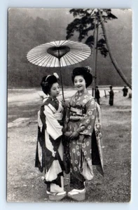 Japanese Maiko Geisha at Beach with Parasol Divided Back Postcard c.1945 - Picture 1 of 2
