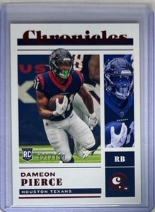 2022 Panini Chronicles - #35 Dameon Pierce Rookie Numerato #’d (RC) /199 Texans - Foto 1 di 2