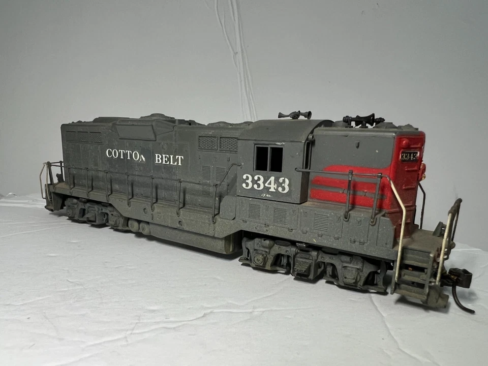 Athearn HO Scale Cotton Belt Diesel Dummy #3343 - Image 1 of 4