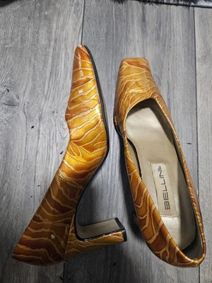复古女式 MARGIE Bellini 高跟鞋 9 码 - 黄色/橙色 70 年代印花 — 第 1/2 张图片