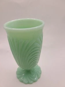 Jade Pedistal Tasse. Gewellter Sockel. 2002. Wie besehen. - Bild 1 von 5
