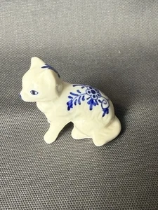 Miniature Delft Cat Figure Sitting Blue White Trinket Ceramic  - Picture 1 of 4