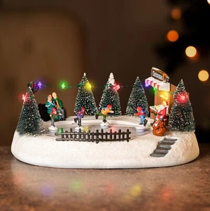 Decoración de escena de pueblo de Navidad patinaje sobre hielo musical adorno móvil luz LED - Imagen 1 de 17