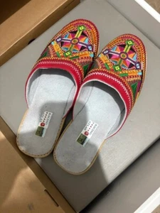 Babouches Berbères en peau de Chèvre avec broderies traditionnelles Pointure 41 - Imagen 1 de 3