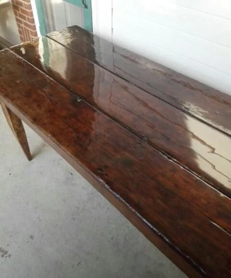 Mesa de comedor hecha a mano, madera bruñida, tapa de resina, patas tappered, pedido personalizado Foto 1 de 4