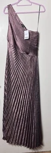 SIGUIENTE Maxi Vestido Bronce Metálico Plisado Asimétrico Talla UK 14 Alto Nuevo - Imagen 1 de 8