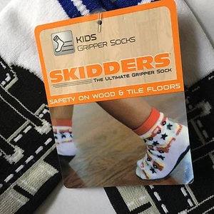 Skidders Gripper Socks Black White And Grey Sneaker Low Cut Kids 6 to 8 Safety N - Picture 1 of 12