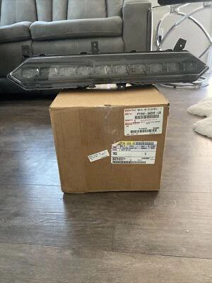 Barra de luz parrilla Toyota Tundra Trd Pro 2023 Foto 1 de 4