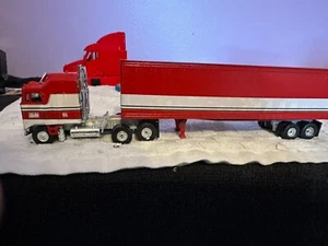 B J and the Bear K100 Aerodyne Tractor Trailer custom made 1/64 scale - Picture 1 of 7