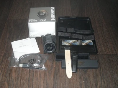 Garmin Instinct Solar+ Ladekabel + OVP Anleitung und Zusatzbänder - Bild 1 von 4