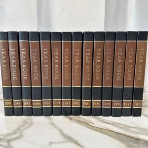 The World Book Year Book Lot 1976-1989 - 14 Volumes Vintage Reference Set - Bild 1 von 14
