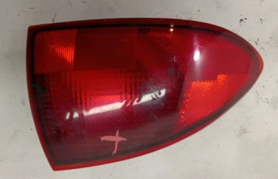 95-96 CHEVROLET CAVALIER LADO DERECHO QTR MONTADO LUZ TRASERA OEM,166-01561B Foto 1 de 4