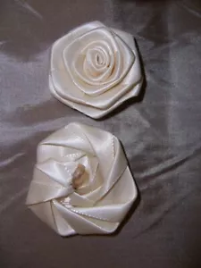 12 SCHÖNE OFFRAY BAND ROSEN 0,75 ZOLL CREME SATIN - Bild 1 von 1