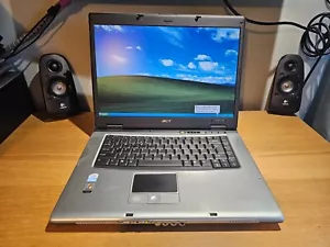 15" Acer TravelMate 2451WLCi Celeron M Windows XP Legacy computer portatile vintage retrò - Foto 1 di 5