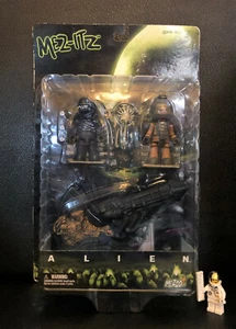 MEZ ITZ Alien Figur 3 Pack MEZCO Neu OVP MISB Eningeer Chair Facehugger Kane - Picture 1 of 12
