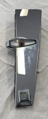 2010-2012 Cadillac SRX Right/Passenger Fender Turn Signal Marker Light Trim OEM - Image 1 of 3