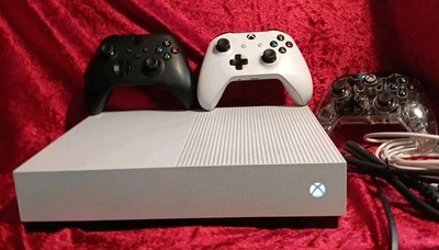 Consola Microsoft XBOX ONE S 1TB EDICIÓN TOTALMENTE DIGITAL - FUNCIONANDO - Y 3 CONTROLADORES Foto 1 de 4