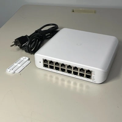 Ubiquiti UniFi Switch Lite 16 PoE con soporte de pared Foto 1 de 4