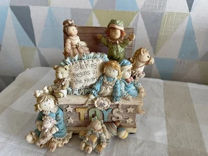 Heart Tugs - Musical Ornament (Sharing begins in the heart) 5.5" x 5" - Foto 1 di 7