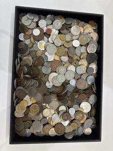 8+ POUNDS WORLD MIXED COIN LOT ** Bulk World Coins ** AXHKK2626 - Picture 1 of 8
