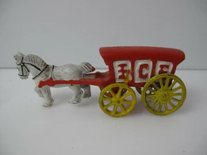 Juguete de carro de entrega de hielo caballo blanco de hierro fundido vintage - Imagen 1 de 4