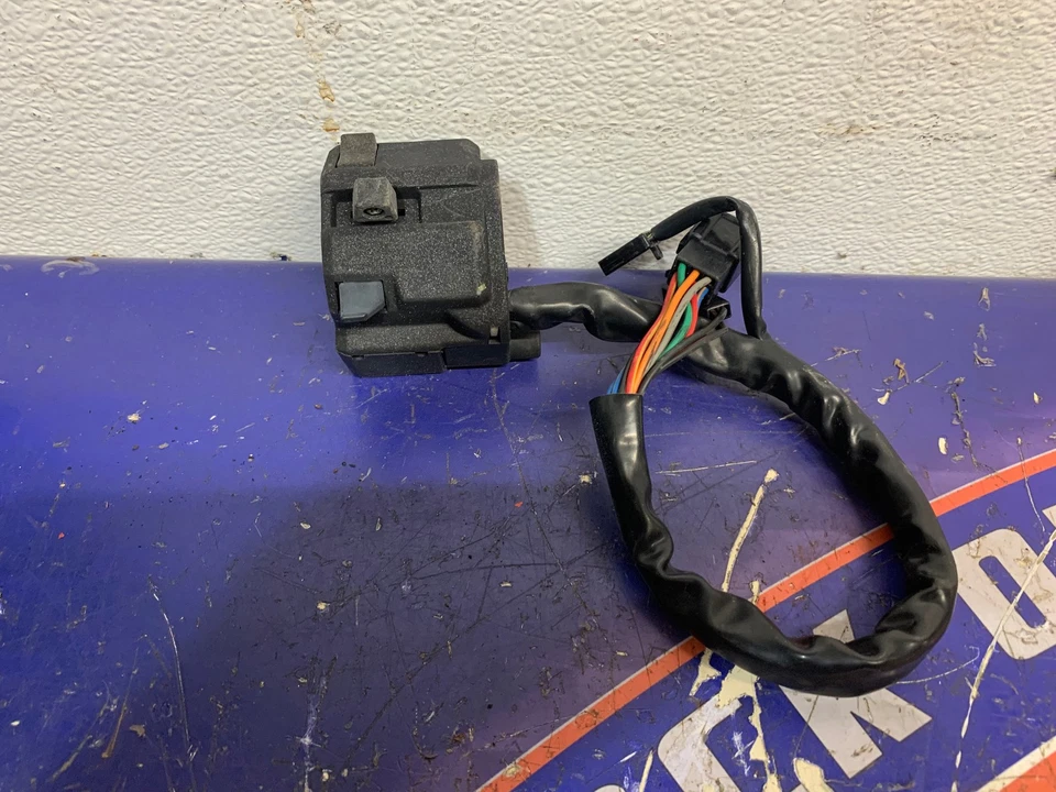 OEM Kawasaki Left Handlebar Switch Ninja 750R  ZX-7R  ZX-10   87-92  46091-1561 - Image 1 of 2