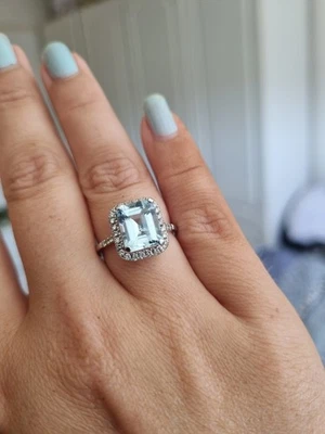 18ct White Gold 3ct Aquamarine And Diamond Halo Cluster Style Ring Size N  - Image 1 of 4