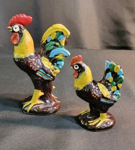 Juego de sal y pimienta de gallina gallo de cerámica de colección ELVIN pintado a mano color Japón Redware - Imagen 1 de 17