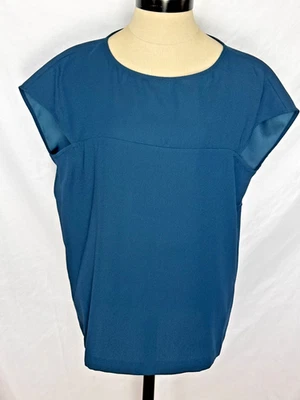 Blusa informal de negocios Club M de mujer Club M azul marino oscuro manga gorra Foto 1 de 4