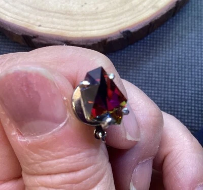 Prendedor de corbata magenta asimétrico vintage tono plata SWANK con estrás Foto 1 de 4